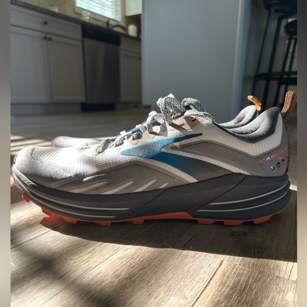 Brooks Cascadia Trail Sneakers 👟